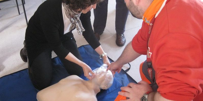 curso-primeros-auxilios-5mayo2012maristas-6_redimensionar